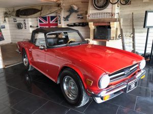 Triumph tr6 cabriolet rouge