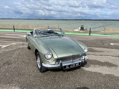 MG B - 1974